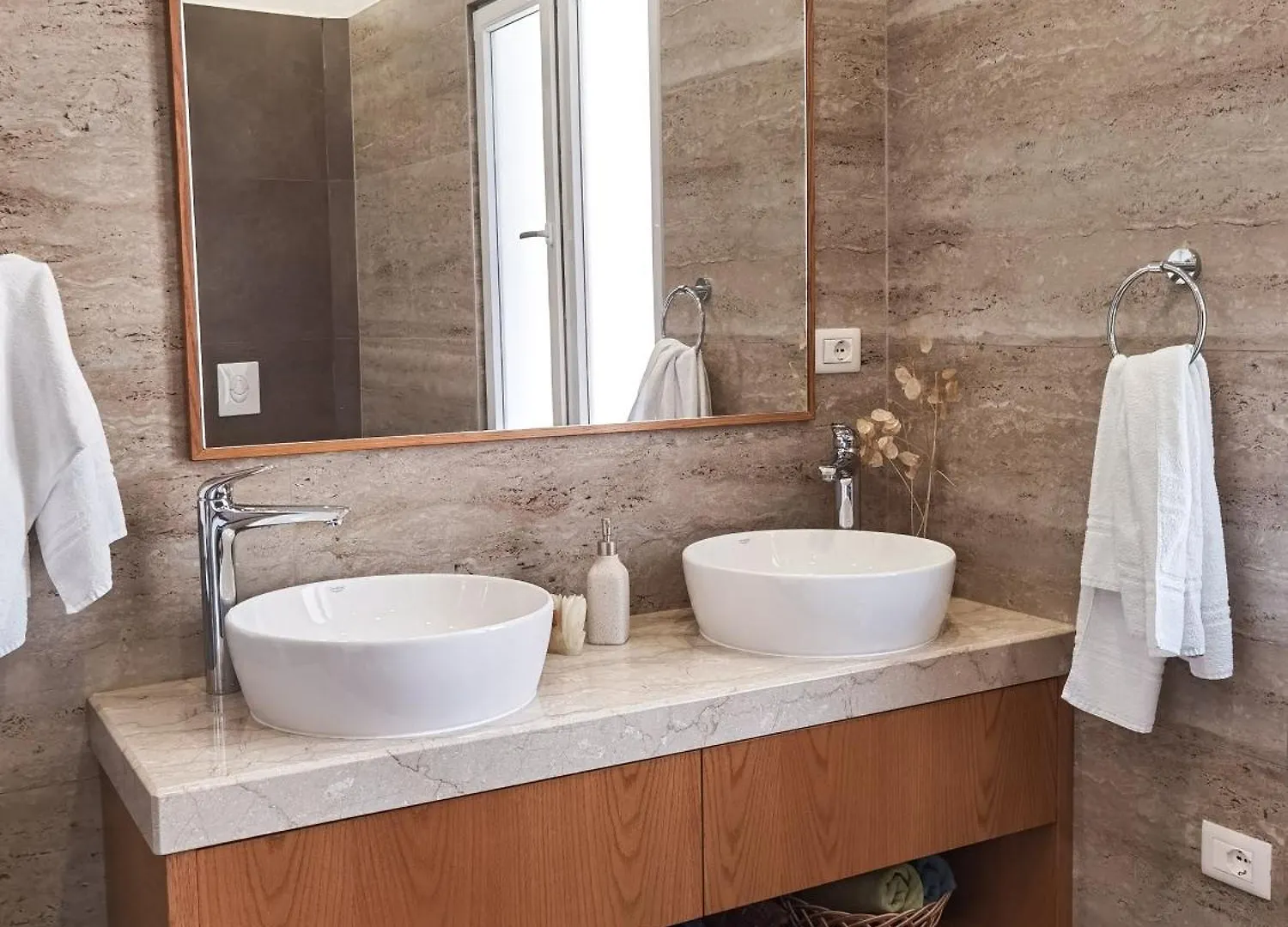 Joni & Joy Center Apartment Berat
