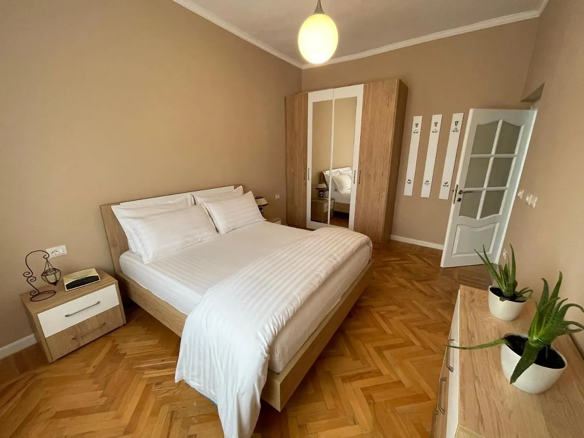 Joni & Joy Center Apartment Berat 0*,  Albania