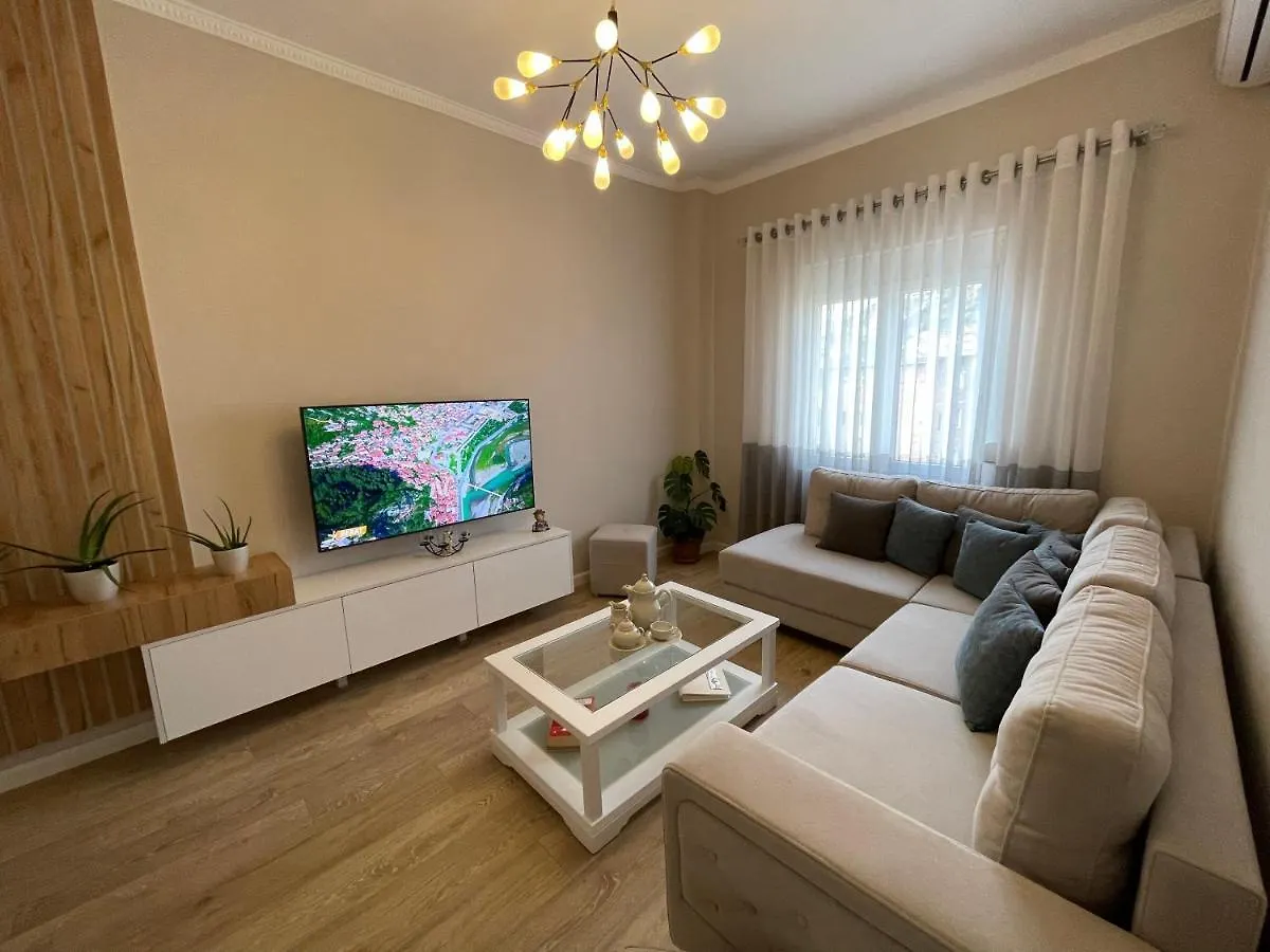 Joni & Joy Center Apartment Berat Albania