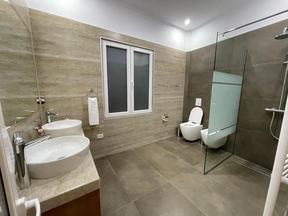 Joni & Joy Center Apartment Berat