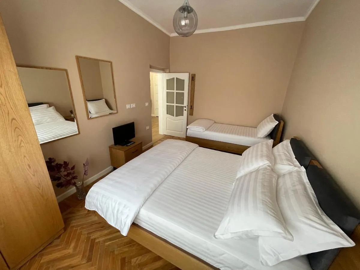 Joni & Joy Center Apartment Berat Albania